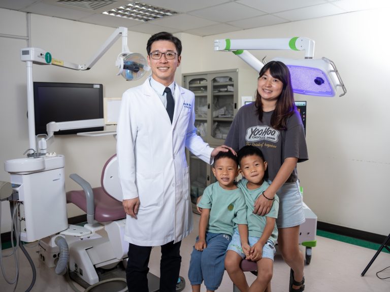 高雄醫學大學附設中和醫院陳裕豐醫師 (左) 林媽媽與兩位小朋友 (右)